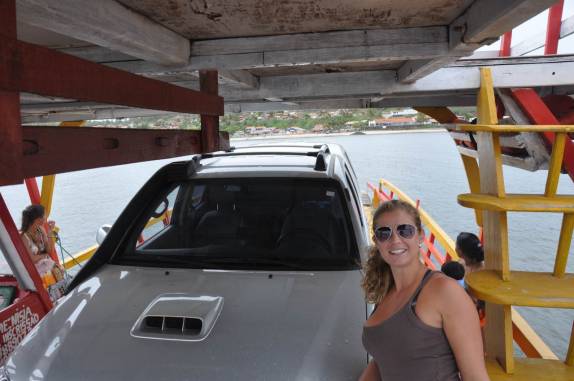 Na balsa sobre o rio Cunhaú, no caminho entre a praia do Sagi e a Praia da Pipa - RN